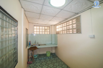 *****ทาวน์เฮ้าส์มือสองย่านนนทบุรี ม.พระปิ่น3 กาญจนาภิเษก บ้านพร้อมอยู่ ทำเลดี บนเนื้อที่ 24 ตร.ว. ฟังก์ชัน 2 ห้องนอน 2 ห้องน้ำ 2 ที่จอดรถ แถมฟรี! เครื่องปรับอากาศ 1 เครื่อง เชื่อมต่อถนนกาญจนาภิเษก และถนนรัตนาธิเบศร์ ใกล้เซ็นทรัลเวสต์เกต และรถไฟฟ้าสายสีม่วง "สถานีตลาดบางใหญ่"